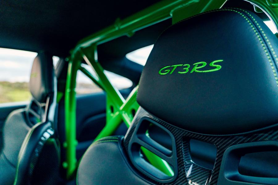 Детали интерьера Porsche 911 GT3 RS (991) 2018 года  (UK) (фото 37 из 39)